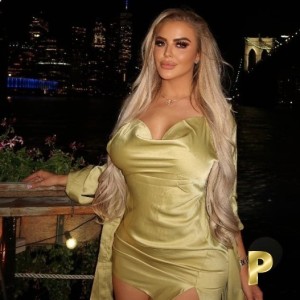 Scarlet Escort in Brentwood