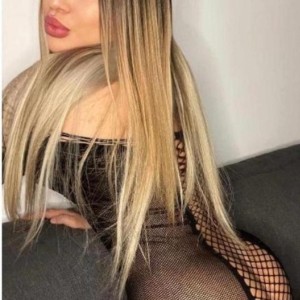 ADRIANA IN TOWN Escort in London