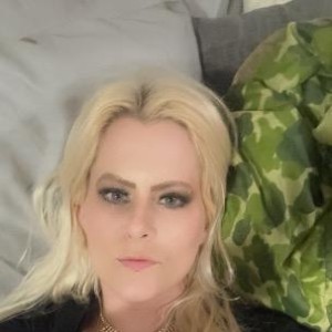 blonde Escort in Columbia MO