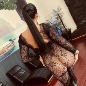 Mina Escort in Golborne