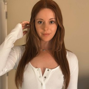 Dezi Escort in Simi Valley