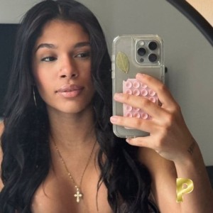 Holly Escort in Bromley