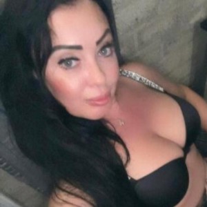 yasmina Escort in Motherwell