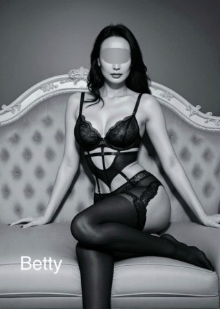 King of Prussia | Profile Betty-29-3559422-photo-1