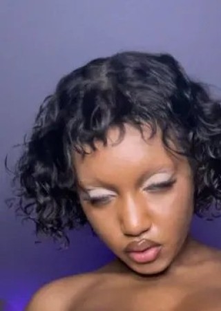 Queen-24-3561600-photo-1