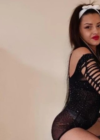 Selena-24-3560549-photo-1