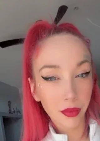 MissRed-30-3561989-photo-1