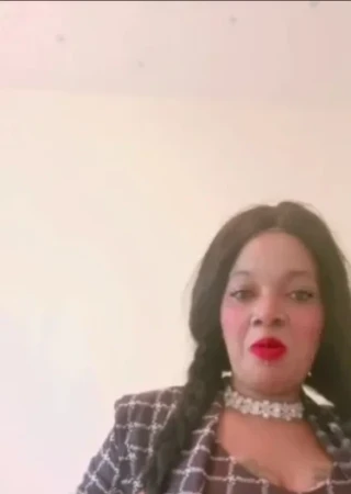 Beeston | Profile Lexxy-38-3561876-photo-1