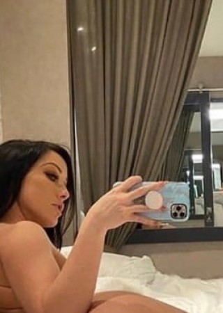 Jenn-26-3562125-photo-0