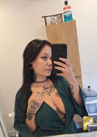 Ashley-24-3557427-photo-1