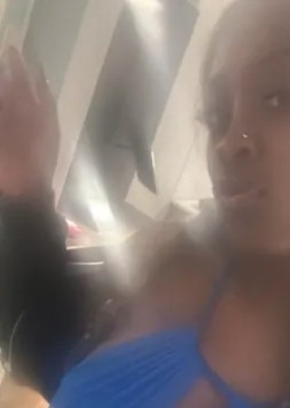 Shy-26-3551075-photo-1