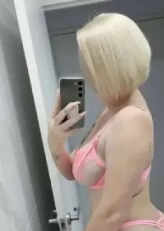 Erika Myles-34-3561521-photo-0