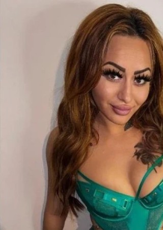 Naomy-22-3560641-photo-1