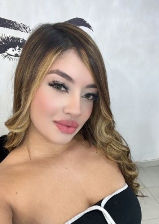 Pella | Profile Yumi-25-3553393-photo-1