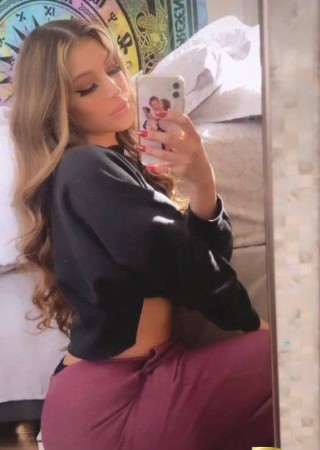 Khloe-25-3561579-photo-1