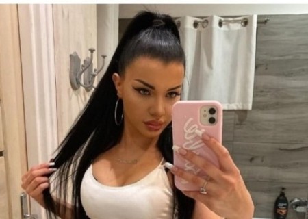 Colchester | Profile Sonya-24-3562113-photo-1