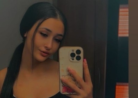 Chesterfield | Profile Kandy Kaine-23-3562072-photo-1