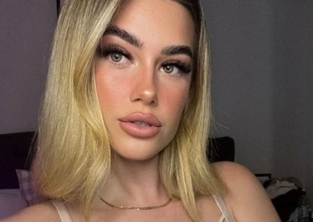 glamorous-18-3562263-photo-1