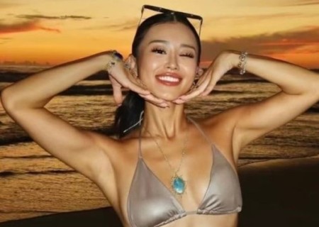 Cheltenham | Profile 2Girls-24-3562049-photo-1