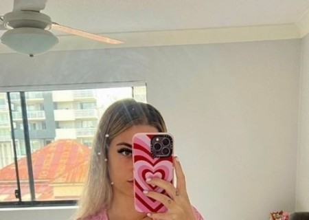 glamorous-18-3562263-photo-2