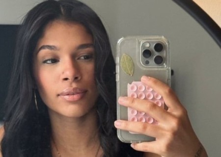 Bromley | Profile Holly-23-3562005-photo-1