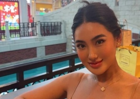 LOVELY-23-3561915-photo-1