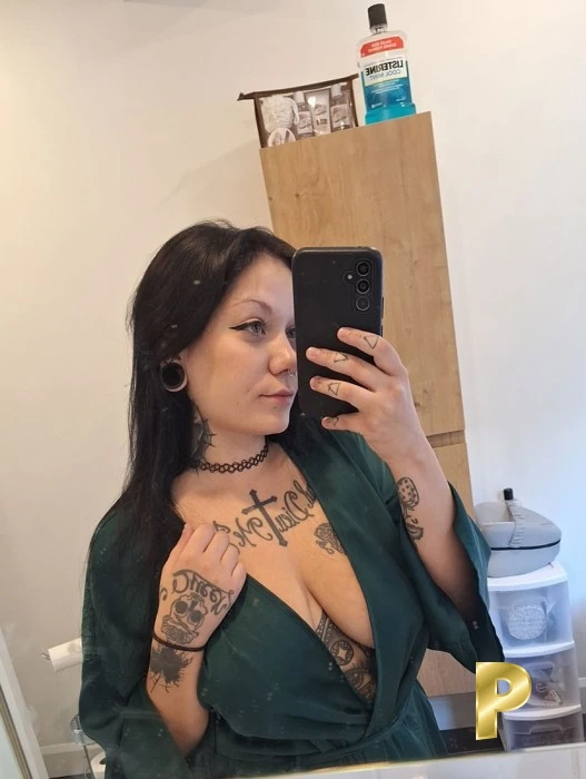 Ashley-24-3557427-photo-2