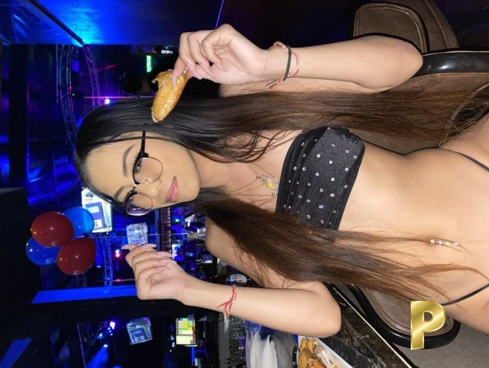 laylakay-23-3554503-photo-1